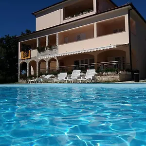 Pansion Oliva 3*, Krnica Croacia